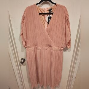 Elegant Pink Pleated Dress